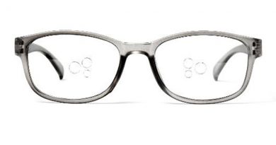 Lunettes guide-gouttes pour appliquer des collyres pour aveugle ou malvoyant